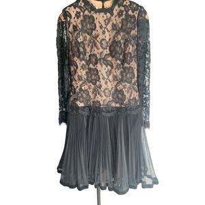 Saks Fifth Avenue Trarilla Lace Dress – Size 6 – Excellent Condition